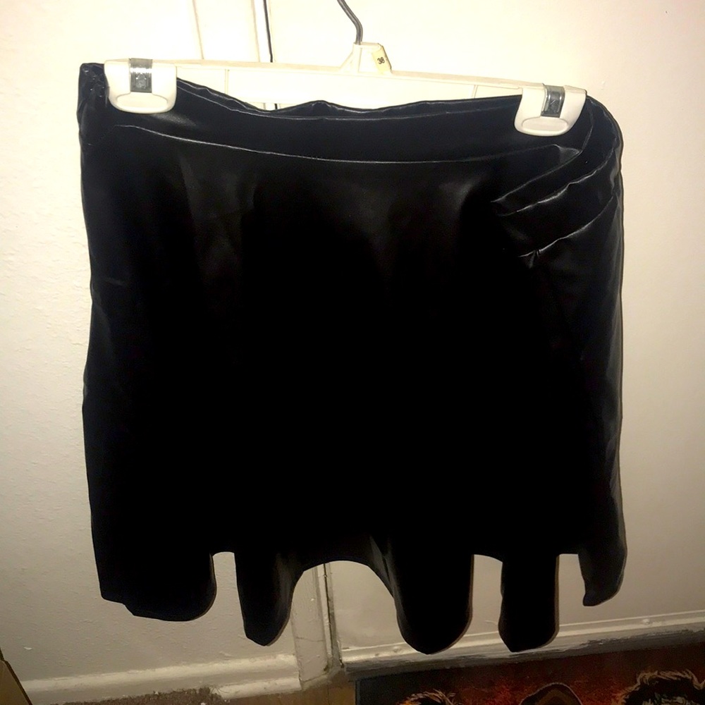 Faux leather skirt Never been Worn, 2x